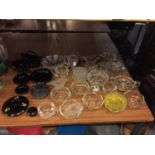 A QUANTITY OF CLEAR AND BLACK FLORAL GLASSWARE TO INCLUDE JUGS, BOWLS, DISHES, ETC