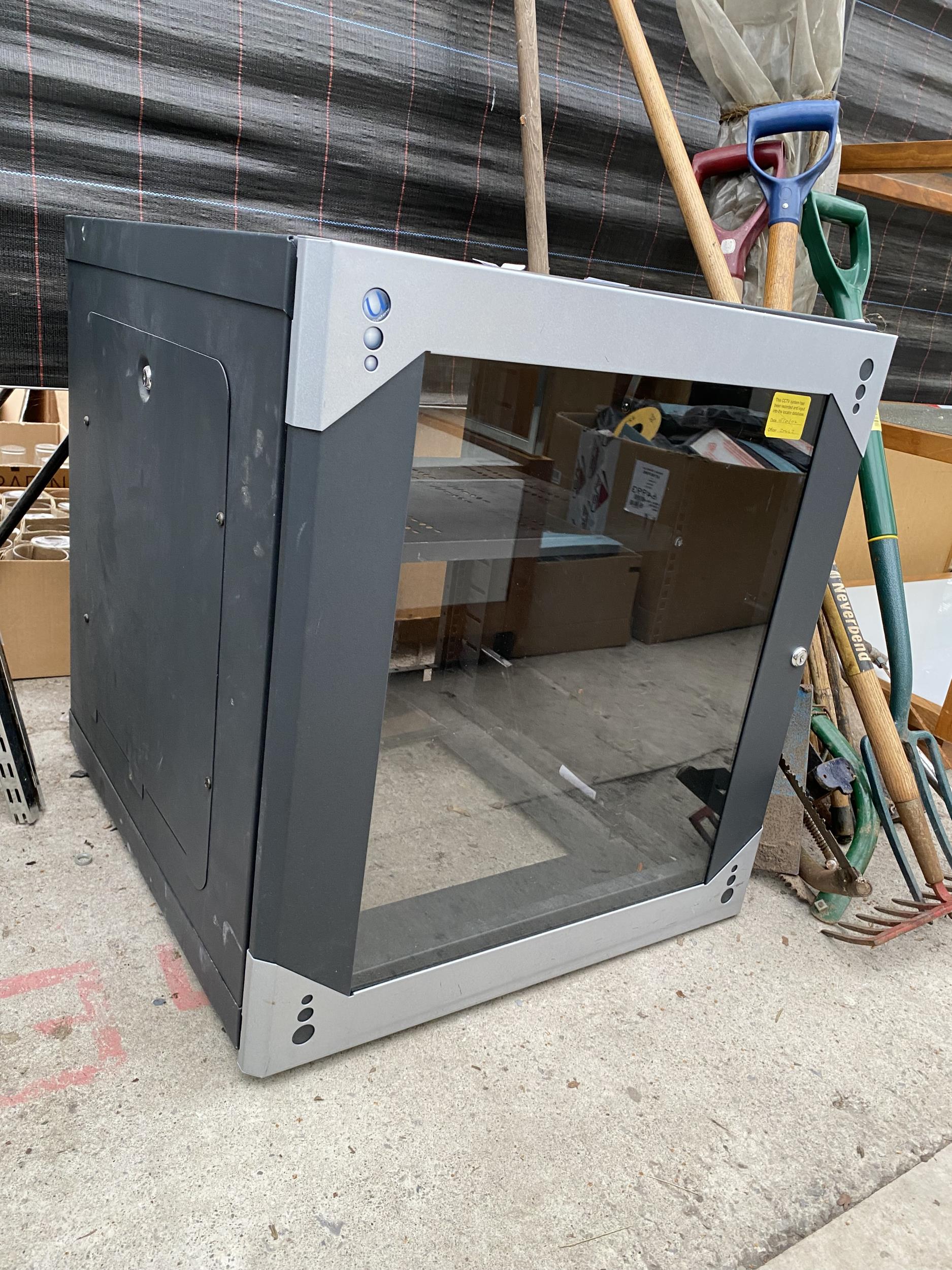 A LOCKABLE CCTV SYSTEM UNIT - Image 2 of 3