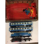 A VINTAGE 1960'S PLASTIC O GUAGE BLUE FLIER TRAIN SET, TRAIN IS A/F