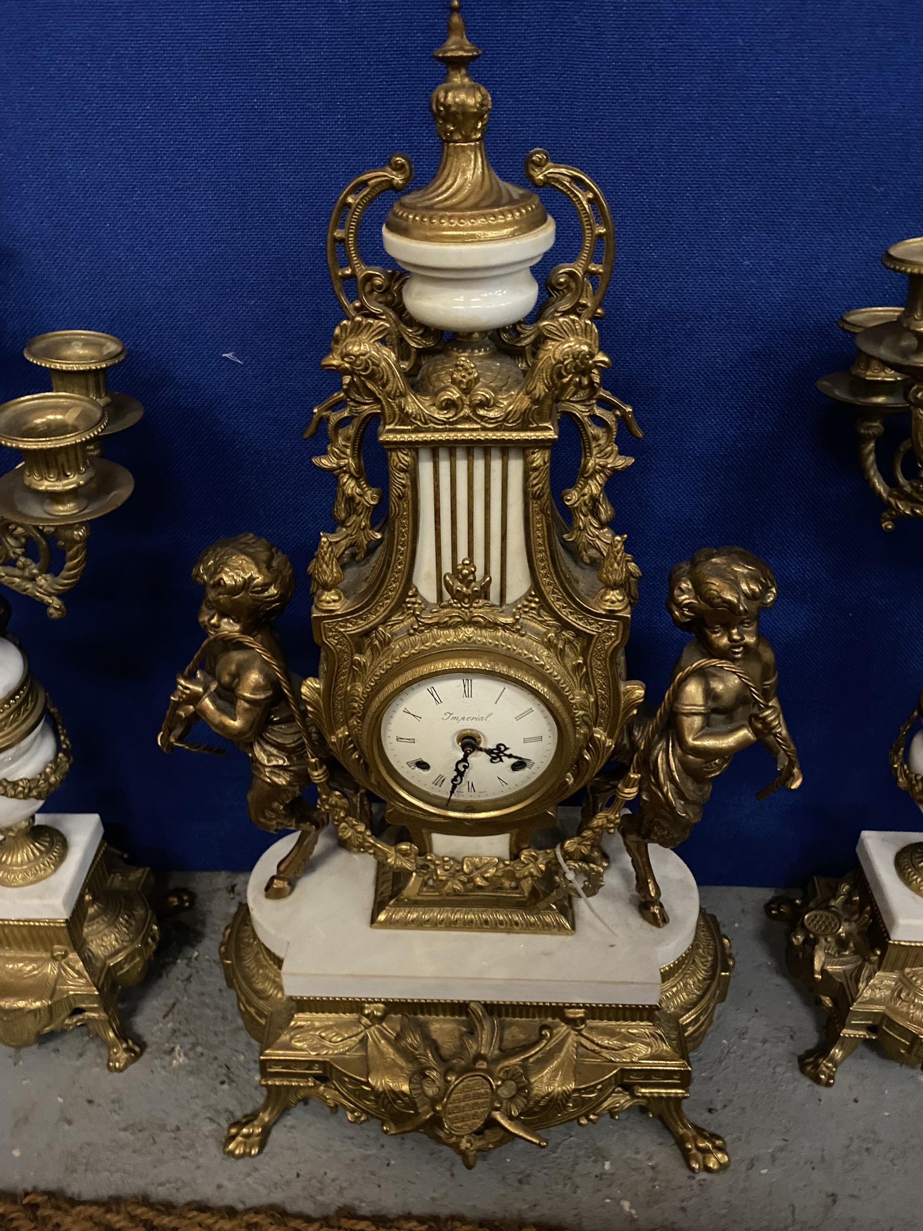 AN ORNATE IMPERIAL FRENCH GILT MANTLE CLOCK ON A MARBLE AND GILT BASE WITH CHERUB FAWN DECORATION - Image 2 of 10