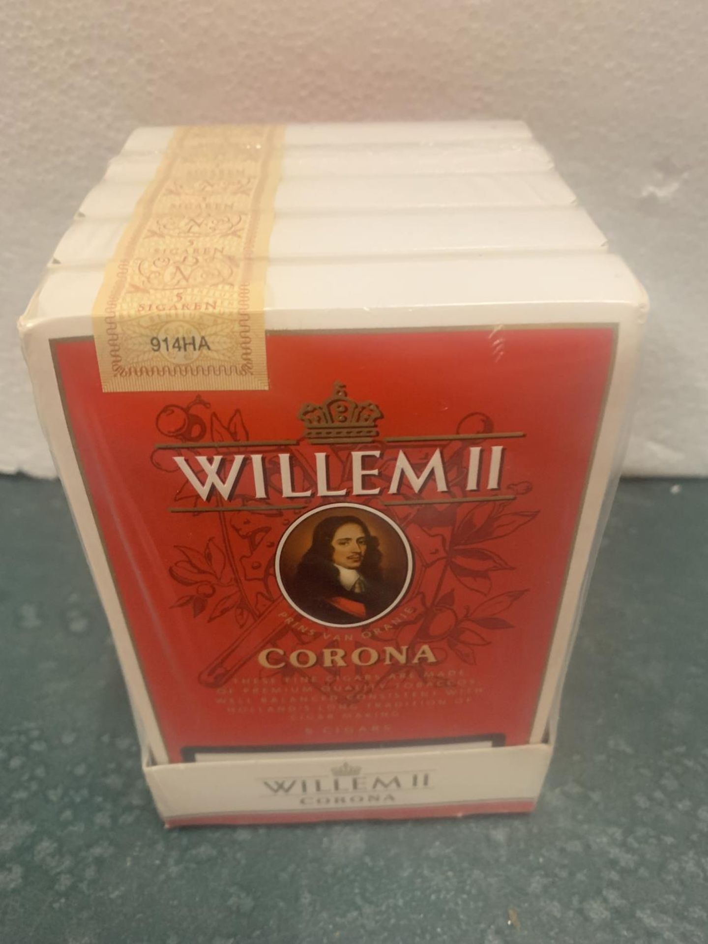 FIVE PACKETS EACH CONTAINING FIVE WILLEM II CIGARS