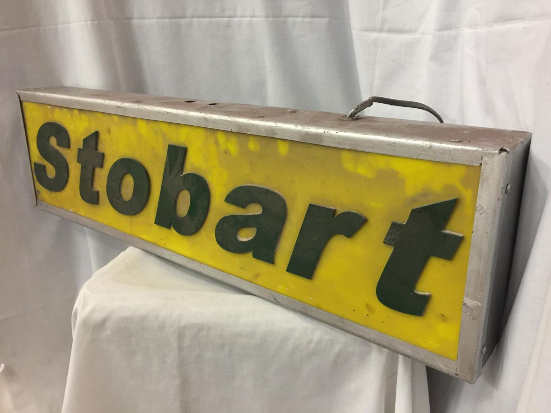 AN ILLUMINATED STOBART SIGN - Image 3 of 4