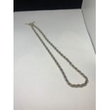 A MARKED SILVER BELCHER LINK NECKLACE WITH T BAR FASTEN LENGTH 46CM