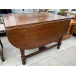 A MODERN MAHOGANY GATELEG TABLE ON TURNED LEGS