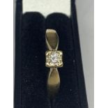 A 9 CARAT GOLD RING WITH SOLITAIRE DIAMOND SIZE R IN A PRESENTATION BOX