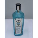 A 1 LITRE BOTTLE OF IMPORTED BOMBAY SAPPHIRE LONDON DRY GIN 47% VOL