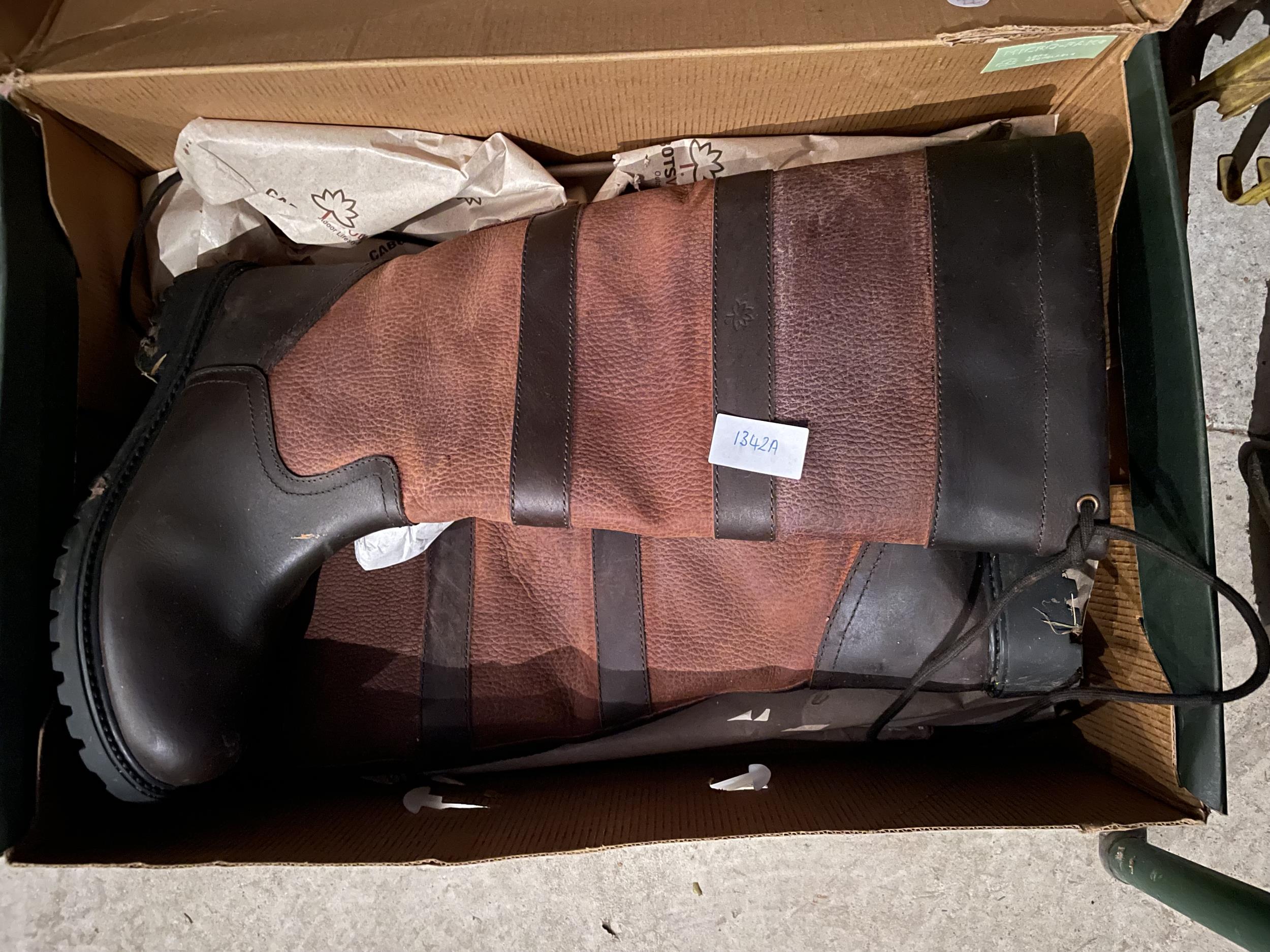 A PAIR OF SIZE 5.5 LADIES CABOTSWOOD BOOTS