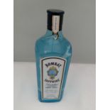 A 1 LITRE BOTTLE OF IMPORTED BOMBAY SAPPHIRE LONDON DRY GIN 47% VOL