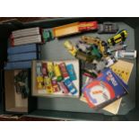A BOX OF UNBOXED DIECAST VEHICLES INCLUDING MATCHBOX