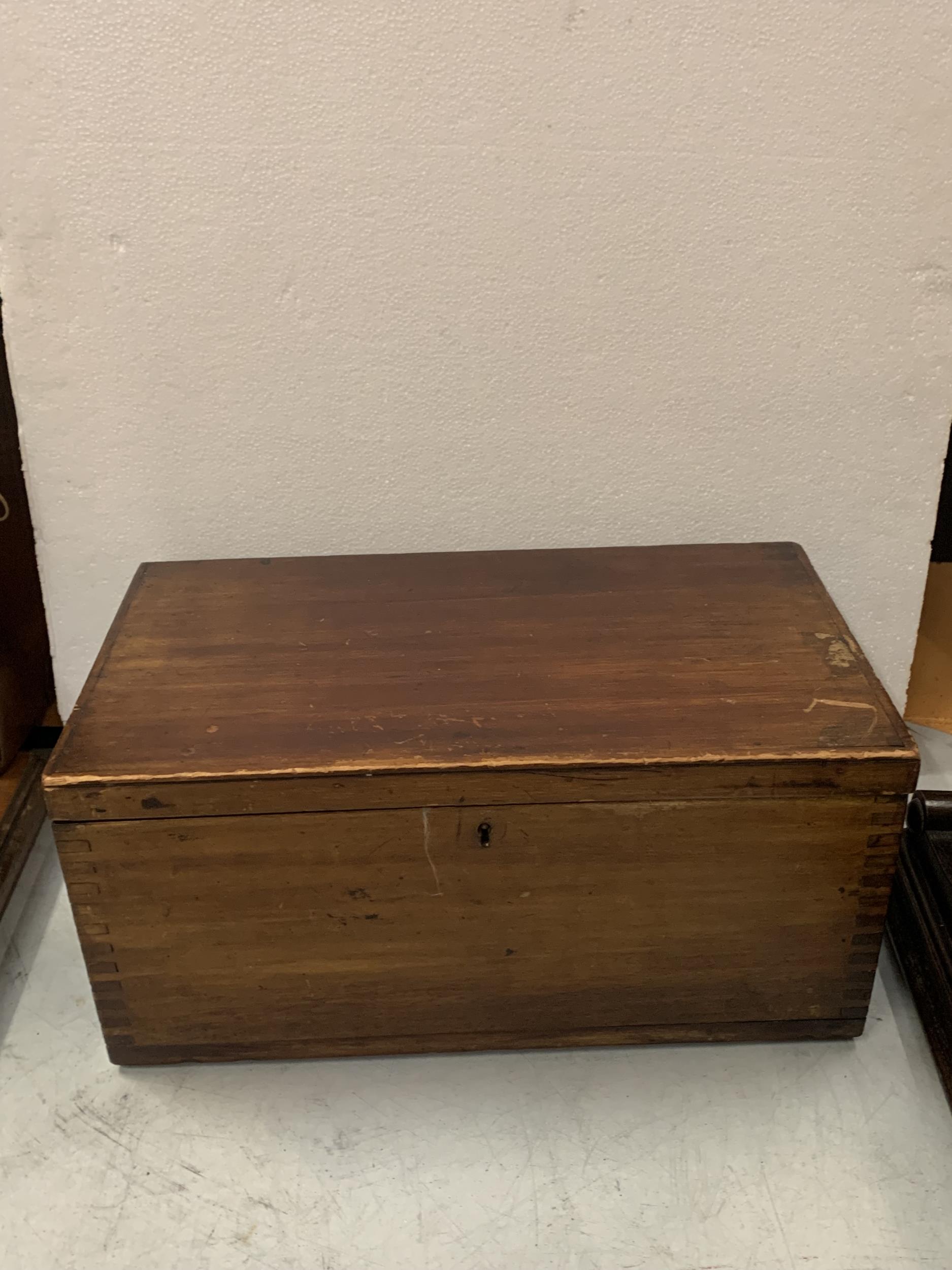 A MAHOGANY BOX 39CM X 22CM X 18CM