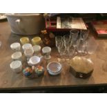 A QUANTITY OF ITEMS TO INCLUDE LIQUOR AND SHERRY GLASSES, EGG CUPS, A CARNIVAL GLASS BOWL, SMALL