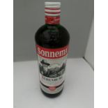 A 1 LITRE BOTTLE OF SONNEMA BERENBURG