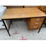 A MODERN SINGLE PEDESTAL DESK, 42 X 25"