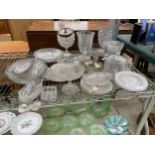 AN ASSORTMENT OF CUT GLASS WARE TO INCLUDE VASES, TRINKET DISHES AND PLATTERS ETC