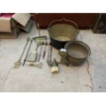 AN ASSORTMENT OF BRASS ITEMS TO INCLUDE A HEAVY JAM PAN, A PLANTER AND VARIOUS FIRESIDE ITEMS TO