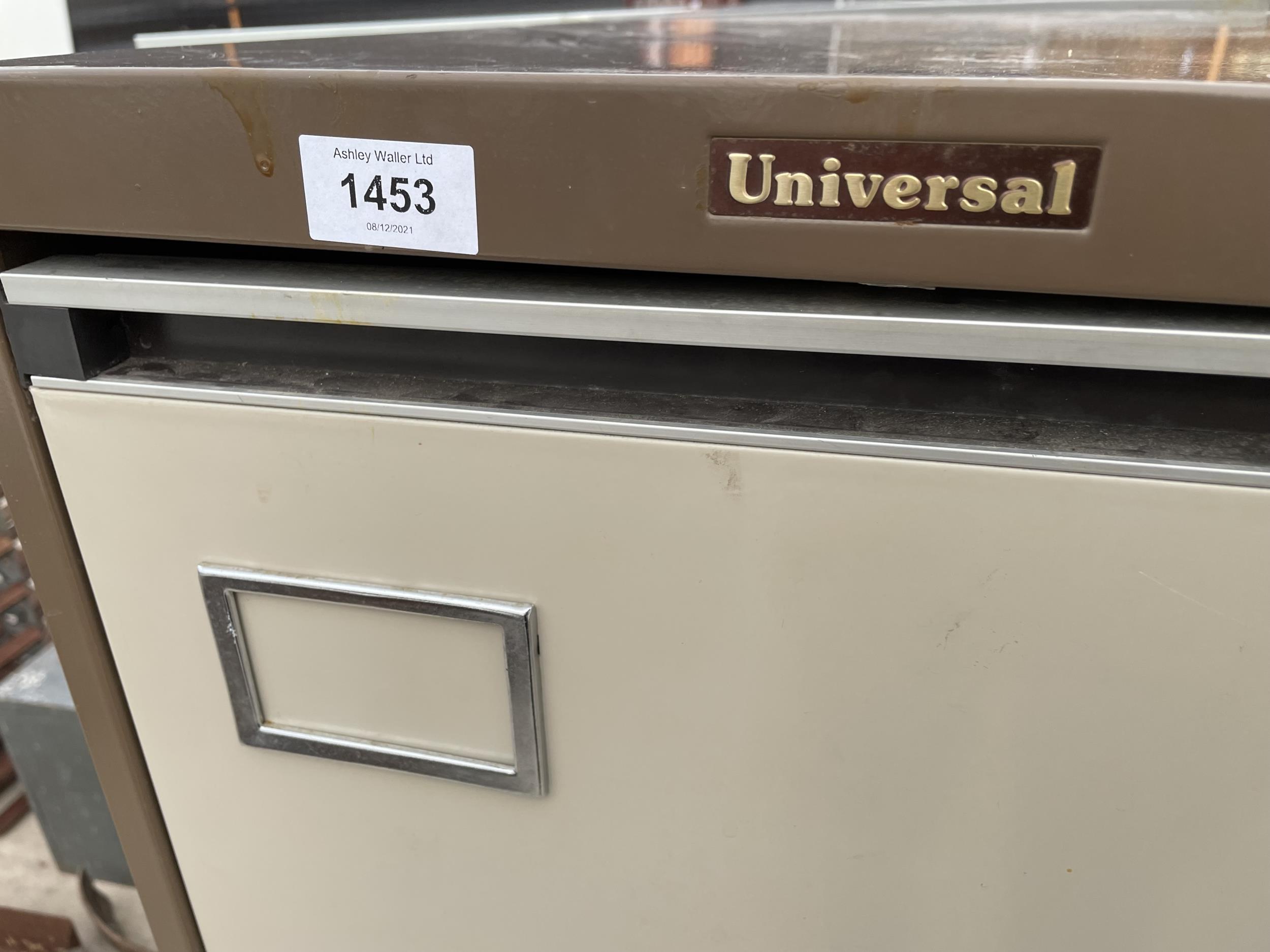 A METAL FOUR DRAWER 'UNIVERSAL' FILING CABINET - Image 3 of 3