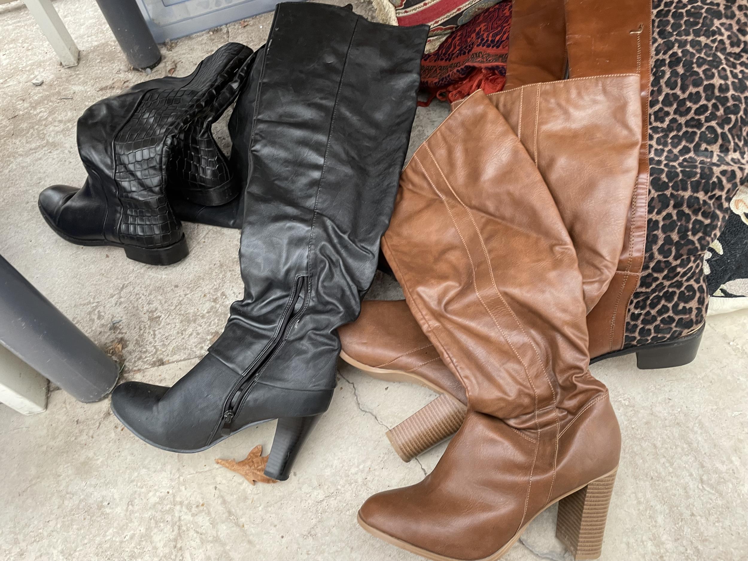 A COLLECTION OF FOUR PAIRS OF LADIES FAUX LEATHER BOOTS TO INCLUDE LUNAR AND NEW LOOK ETC - Bild 2 aus 2