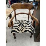 A VICTORIAN MAHOGANY ELBOW CHAIR