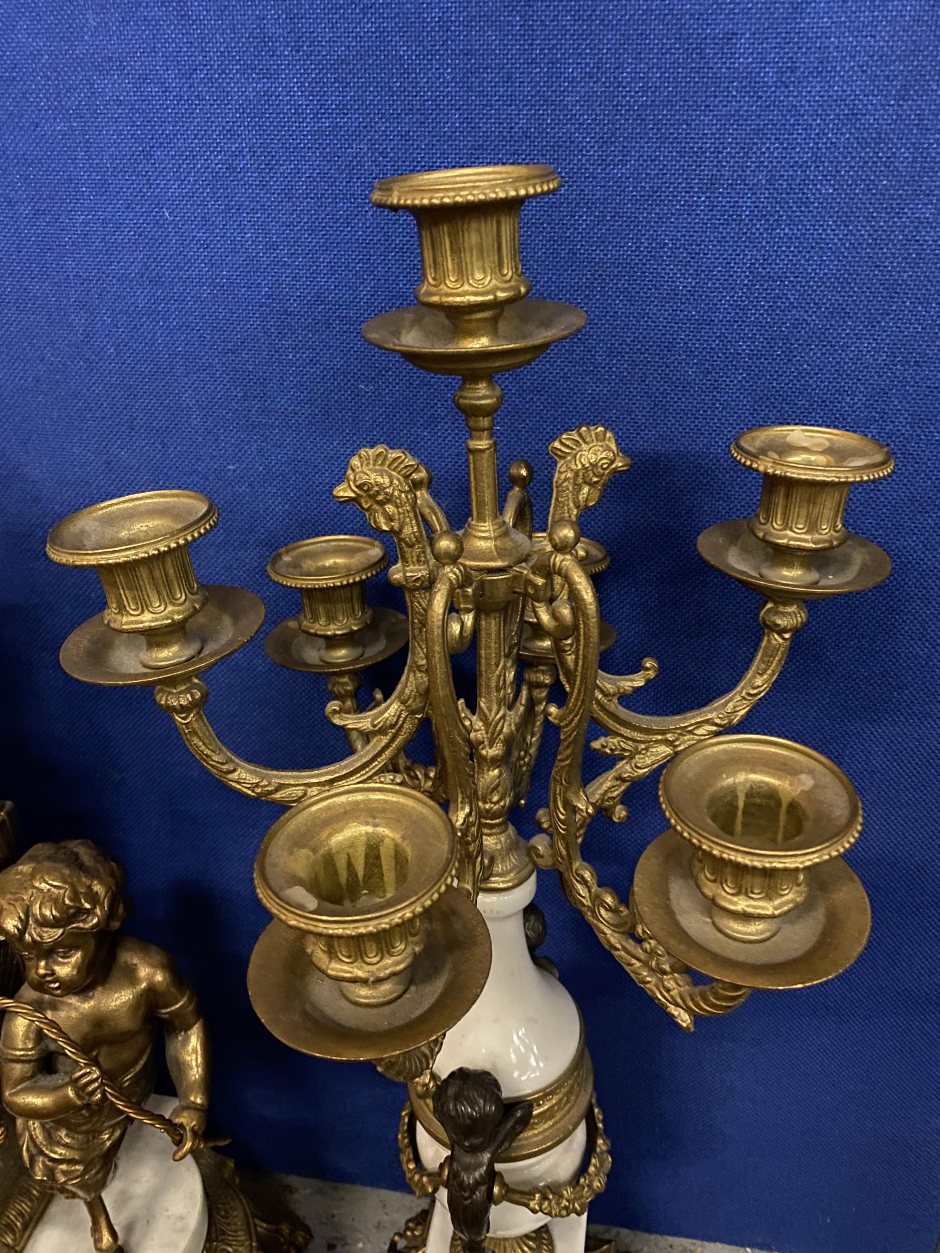 AN ORNATE IMPERIAL FRENCH GILT MANTLE CLOCK ON A MARBLE AND GILT BASE WITH CHERUB FAWN DECORATION - Image 8 of 10