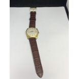 A VINTAGE CANDINO MANUAL WIND WRIST WATCHWITH 18K 750 CASE AND BACK WITH A BROWN LEATHER STRAP