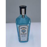 A 1 LITRE BOTTLE OF IMPORTED BOMBAY SAPPHIRE LONDON DRY GIN 47% VOL