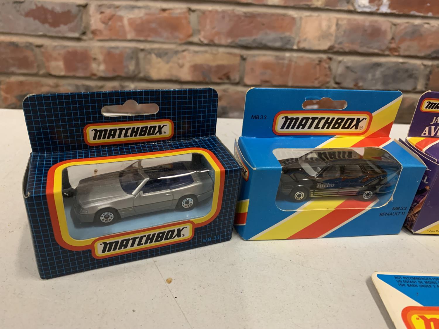A COLLECTION OF BOXED AND UNBOXED MATCHBOX VEHICLES - ALL MODEL NUMBER 33 OF VARIOUS ERAS AND - Image 4 of 6