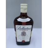 A 1 LITRE BOTTLE OF BALLANTINES FINEST SCOTCH WHISKY 40% VOL