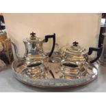 A VINERS OF SHEFFIELD FIVE PIECE SILVER PLATED TEA/COFFEE SET TO INCLUDE, A COFFEE POT, TEAPOT,