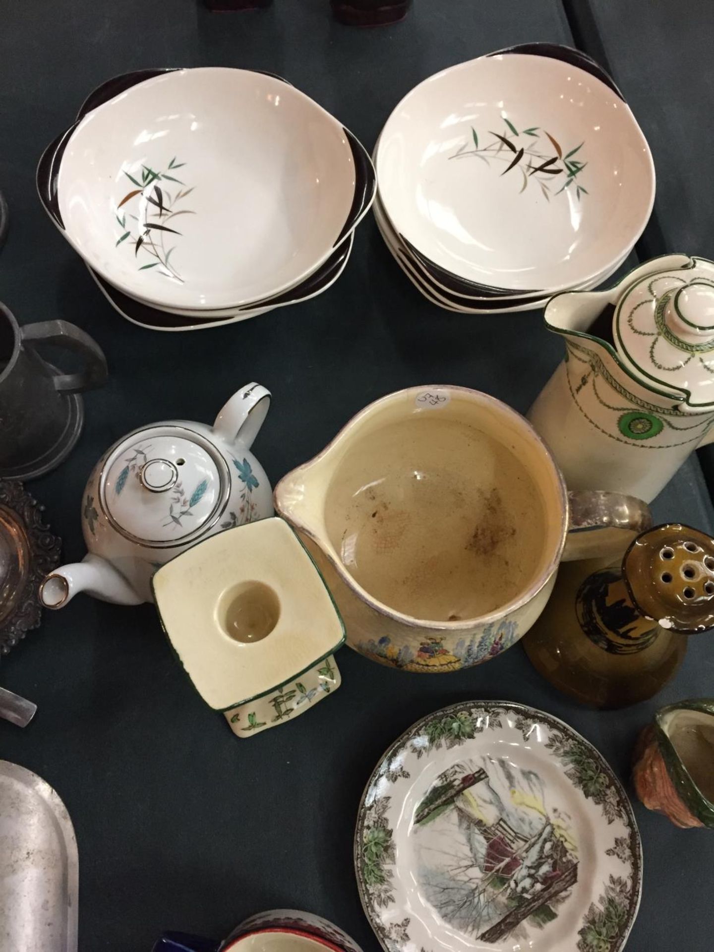 A QUANTITY OF POTTERY ITEMS TO INCLUDE A ROYAL DOULTON, J & G MEAKIN, JUGS, BOWLS, ETC - Image 3 of 4