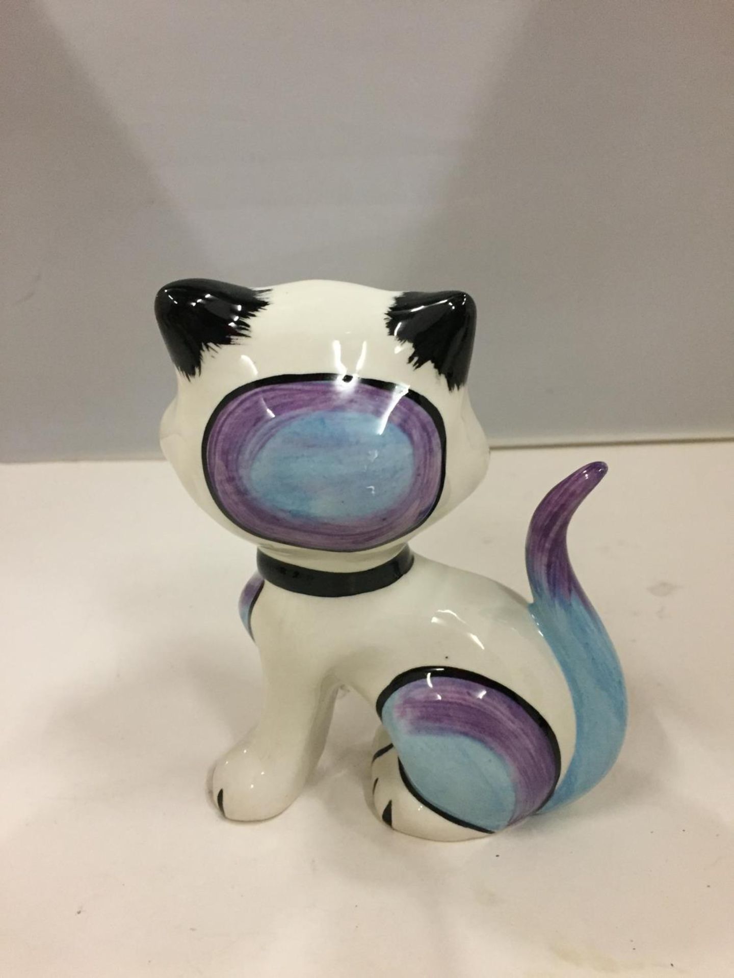 A LORNA BAILEY HAND PAINTED AND SIGNED CAT MOONLIGHT - Image 3 of 3