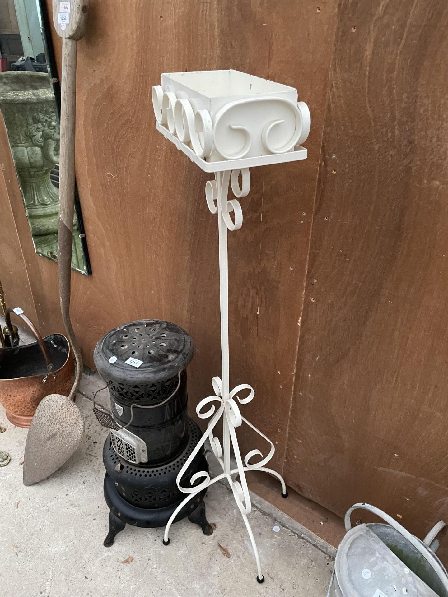 A WHITE PAINTED METAL PLANT STAND AND A VINTAGE VALOR HEATER - Image 3 of 4