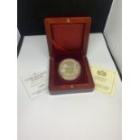 A LIMITED EDITION 40/95 2013 GUERNSEY FIVE POUND COIN - 22 CARAT GOLD, 39.94 GRAMS