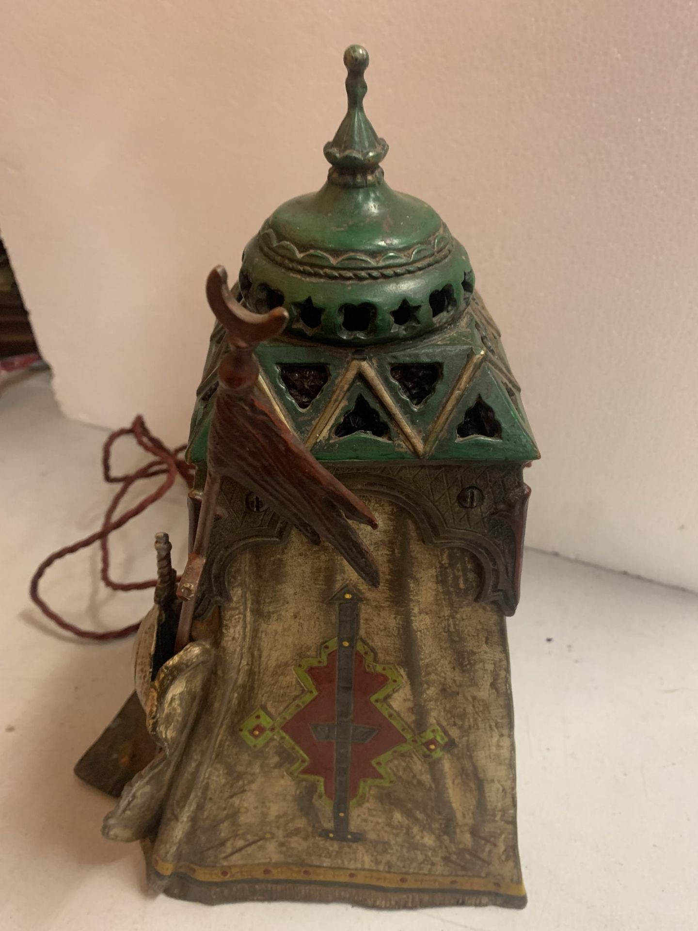 A BERGMAN STYLE COLD PAINTED BRONZE LAMP DEPICTING AN AFRICAN TRIBESMAN IN A TENT - HEIGHT - Image 4 of 4