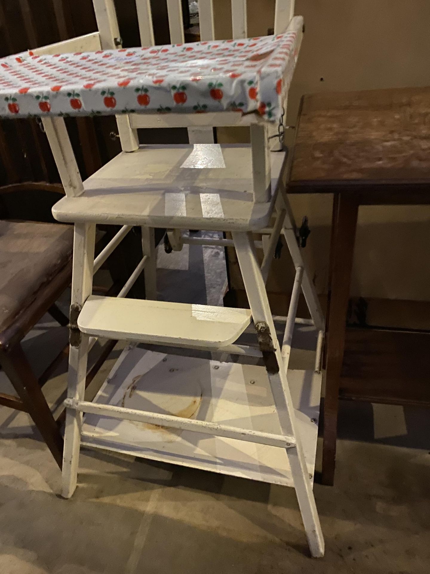 A WHITE PAINTED METAMORPHIC CHILDS HIGH CHAIR - Image 2 of 2