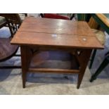 AN EARLY 20TH CENTURY TWO TIER OCCASIONAL TABLE, 27 X 19"