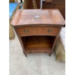 A REPRODUCTION MAHOGANY AND CROSSBANDED BEDSIDE LOCKER ENCLOSING TWO DRAWERS, 20" WIDE