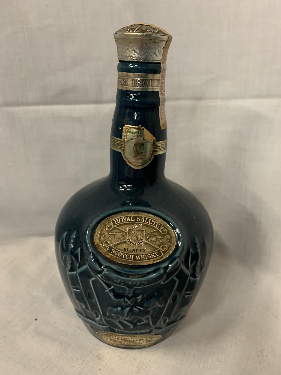 A CHIVAS BROTHERS LTD ROYAL SALUTE 21 YEARS OLD BLENDED SCOTCH WHISKY IN A BLUE SPODE LIQUOR
