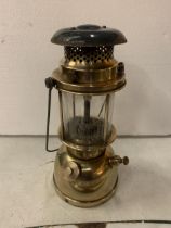 A VINTAGE BIALADDIN MODEL 300X BRASS OIL LAMP 35CM TALL