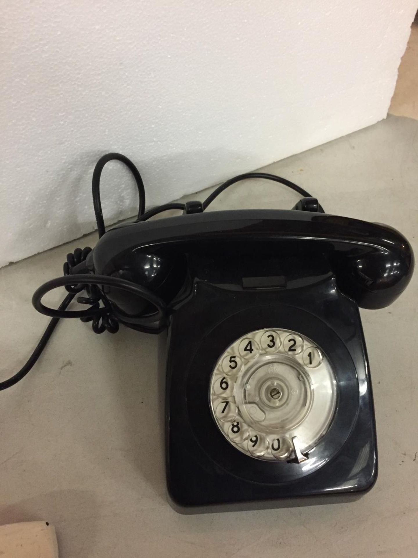 A BLACK VINTAGE DIAL TELEPHONE - Image 2 of 3