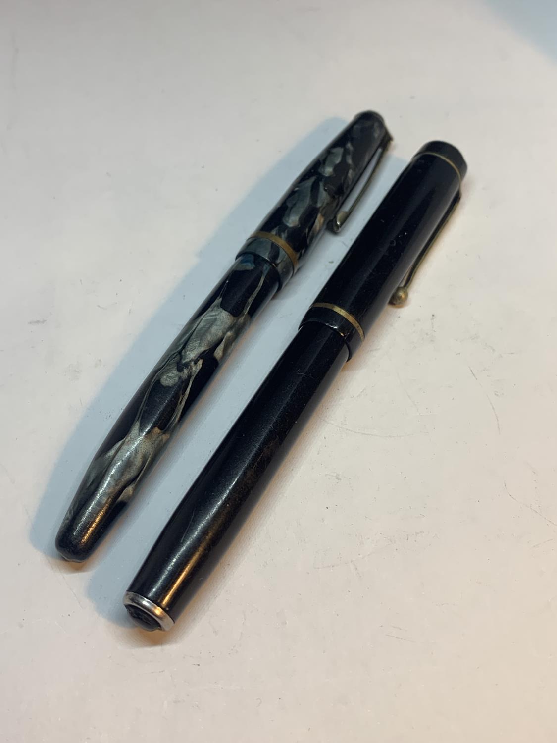 TWO VINTAGE FOUNTAIN PENS - Bild 3 aus 3