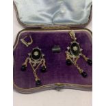 A PAIR OF ORNATE 9 CARAT GOLD, DIAMOND AND BLACK ONYX CHANDELIER DROP EARRINGS WITH PRESENTATION BOX