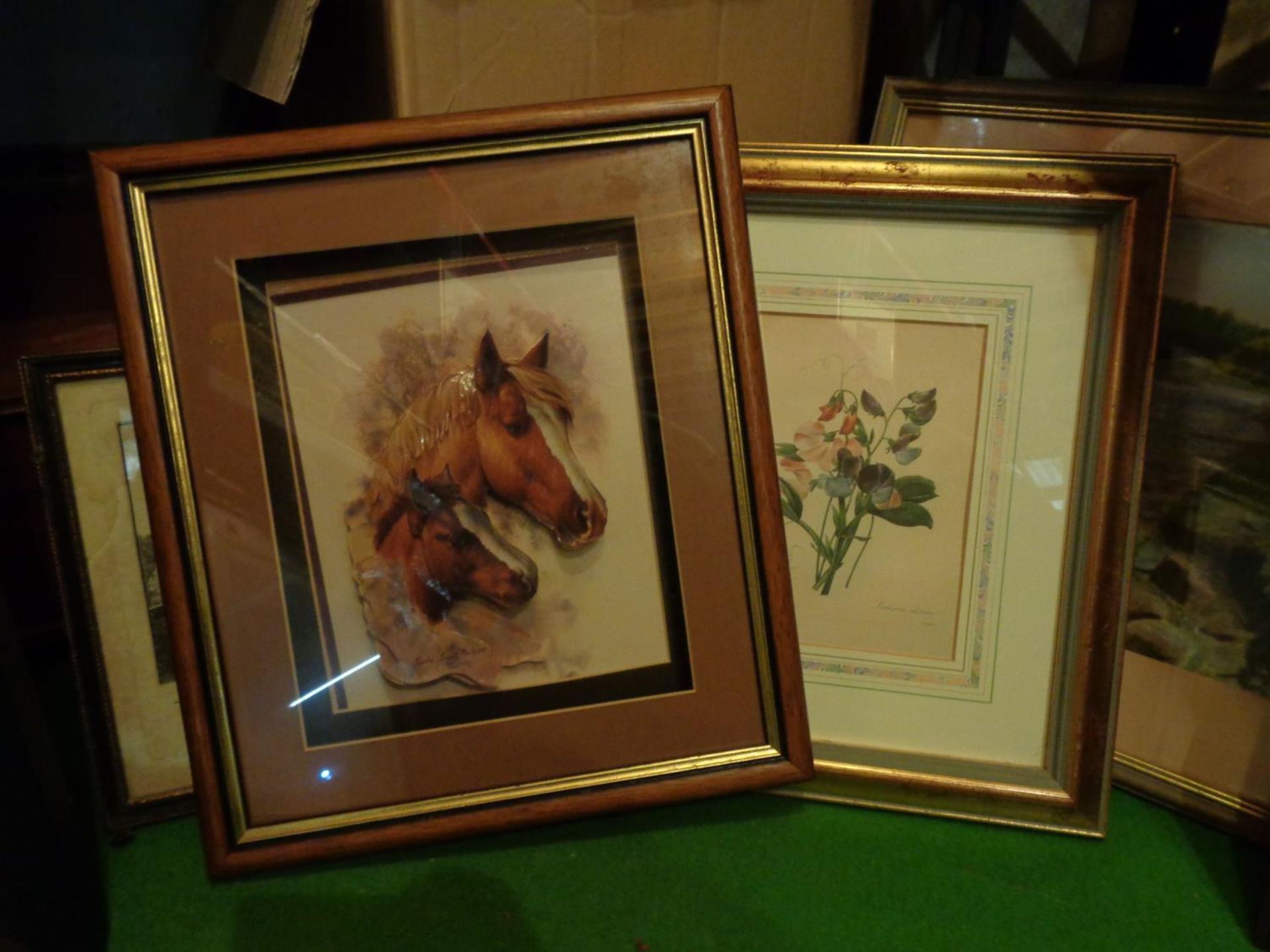 A QUANTITY OF FRAMED PICTURES TO INCLUDE A 3D IMAGE OF A HORSE AND FOAL, FLOWERS, A VINTAGE - Image 2 of 2