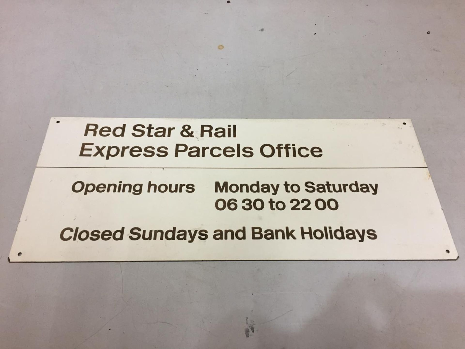 A RED STAR AND RAIL EXPRESS PARCELS OFFICE TIN SIGN - Image 2 of 3