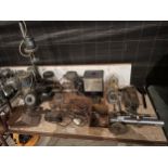 AN ASSORTMENT OF VINTAGE ITEMS TO INCLUDE CLOCKS, A MODEL LATHE ETC