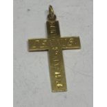 AN 18 CARAT GOLD CROSS (ENGRAVED) GROSS WEIGHT 3.7 GRAMS