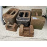AN ASSORTMENT OF VINTAGE POTATO WEIGHTS TO INCLUDE THREE 56LB WEIGHTS