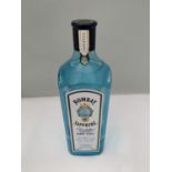 A 1 LITRE BOTTLE OF IMPORTED BOMBAY SAPPHIRE LONDON DRY GIN 47% VOL