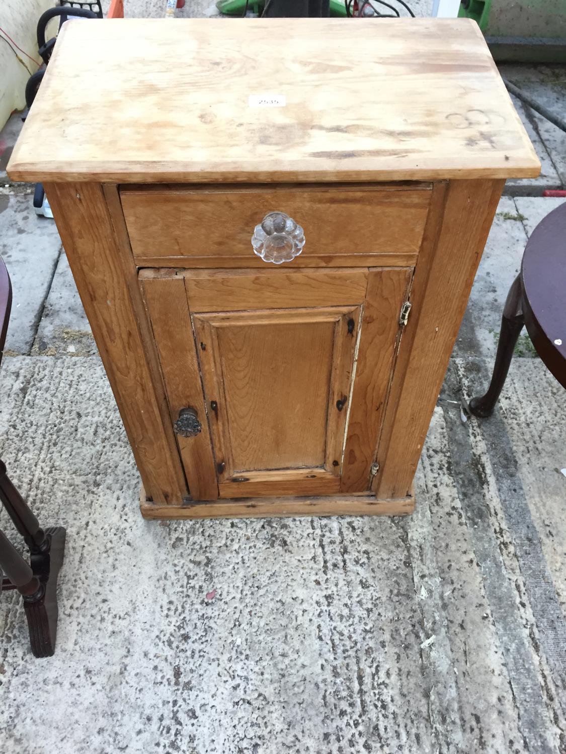 A SMALL VICTORIAN PINE CUPBOARD 21" WIDE