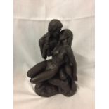 A HEREDITIES SCULPTURE ENTITLED 'LOVERS' HEIGHT 25CM