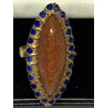 AN ANTIQUE GOLD STONE AND SYNTHETIC SAPPHIRE RING SIZE N